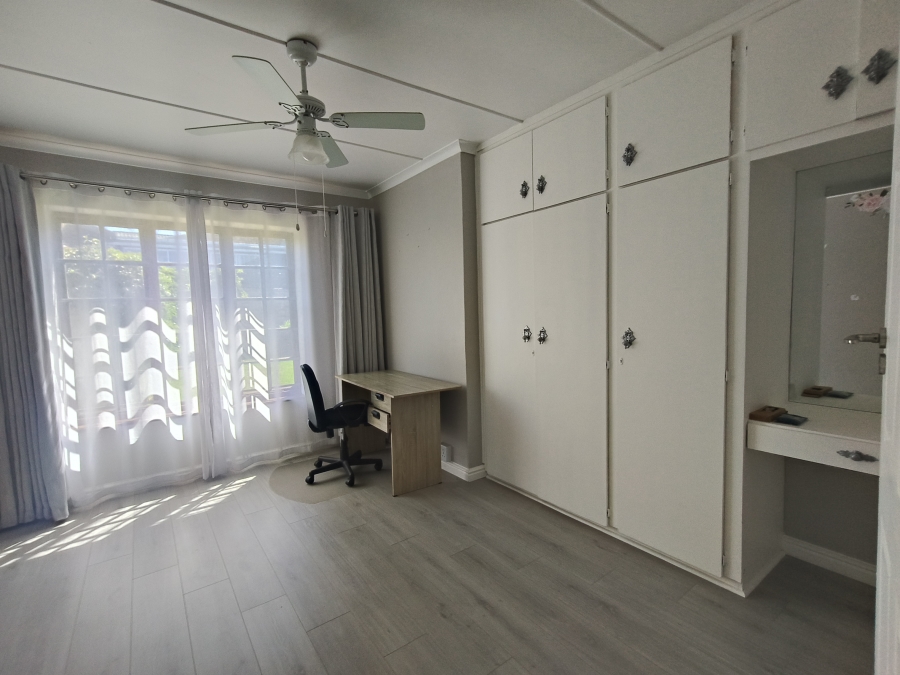 3 Bedroom Property for Sale in Wavecrest Eastern Cape